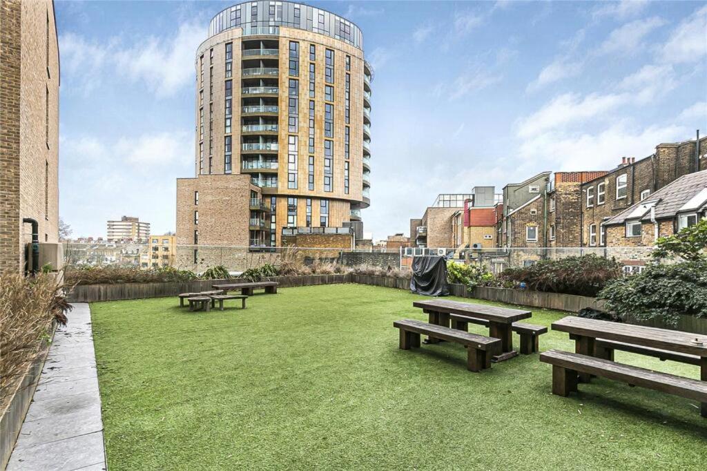 Modern Serviced 3-Bedroom Flat In East London Exterior photo